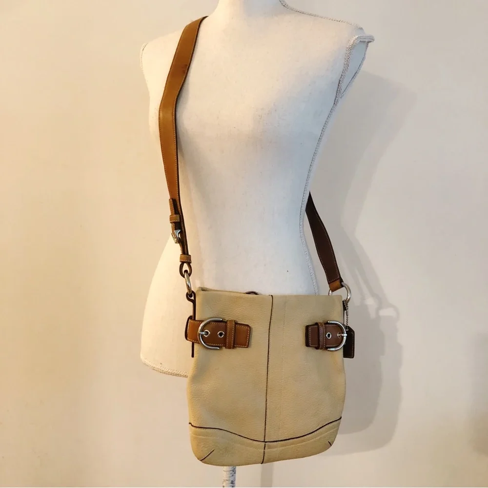 COACH Elegant Tan and Brown Trim Leather Shoulder-bag MO5S-3771